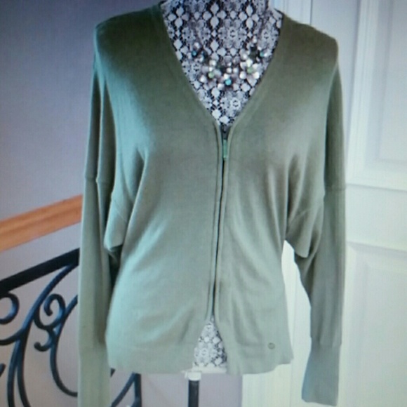 Anthropologie Tops - Anthropologie split difference cardigan